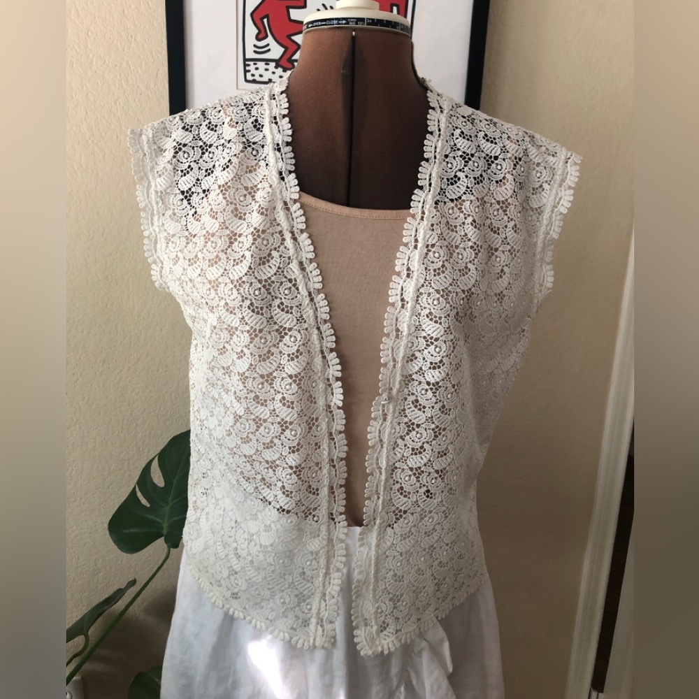 Club Monaco Cream Lace Top Vest size Small